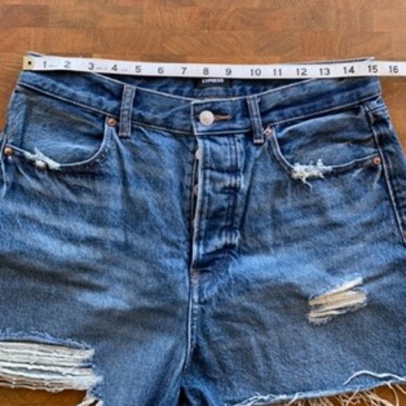 Express Mom Short - Distressed Denim 8 - Picture 5 of 6